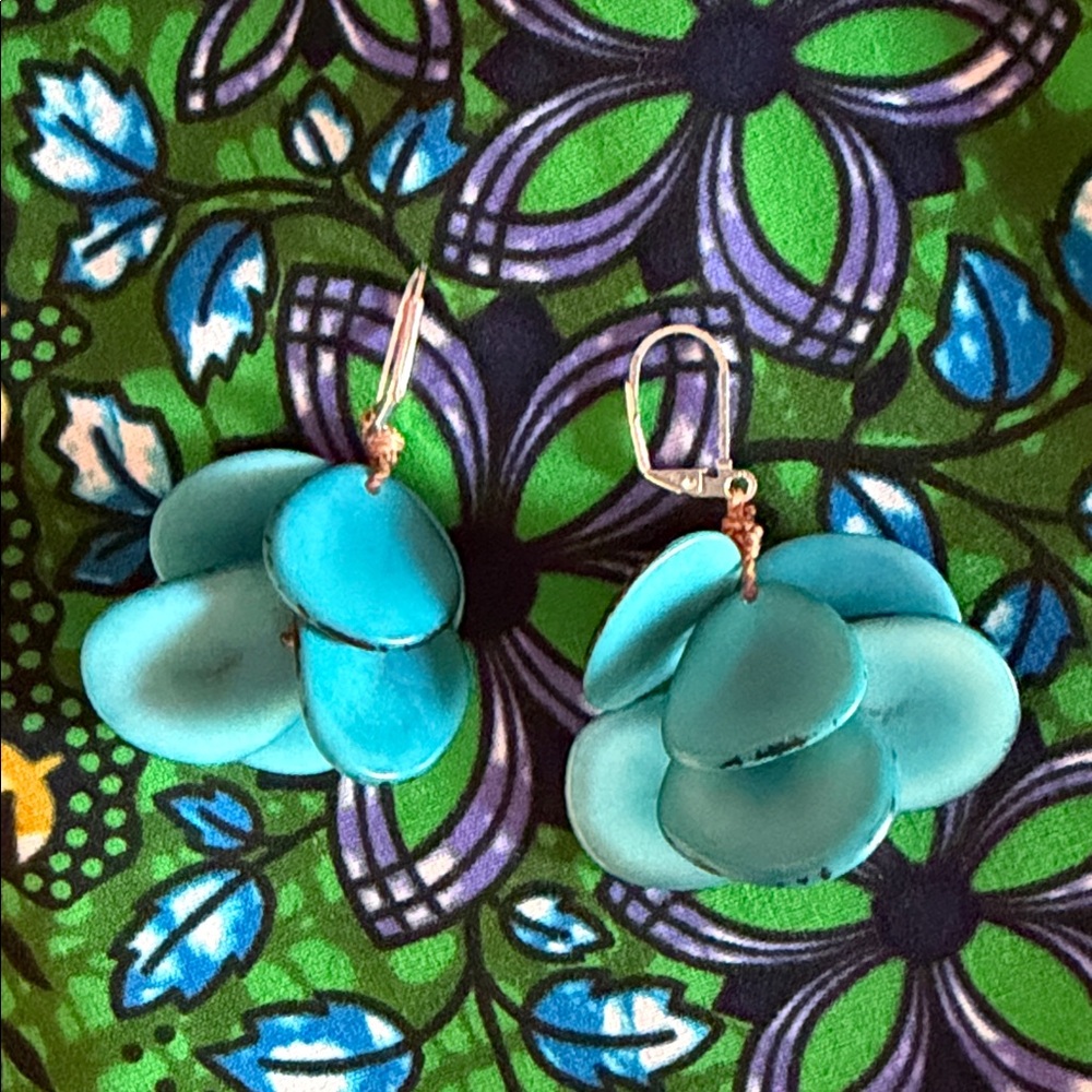 Turquoise Shell Dangle Earrings - Picture 3 of 4